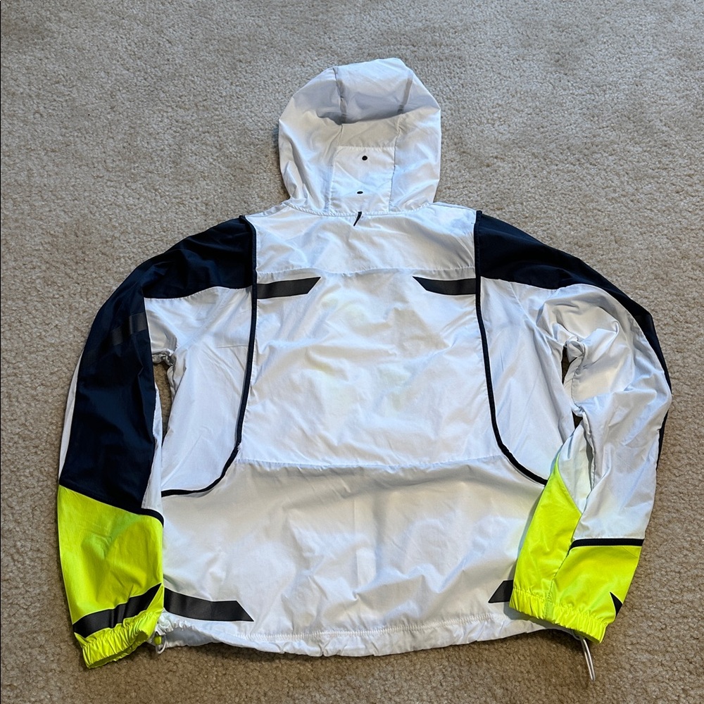 Brooks Run visible jacket - image 5